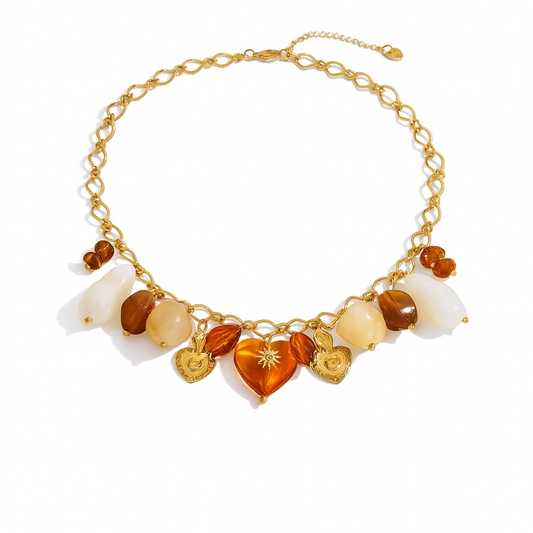 Collar Cariñito – Corazón Ámbar con Sol Dorado y Dijes Románticos en Acero de Titanio