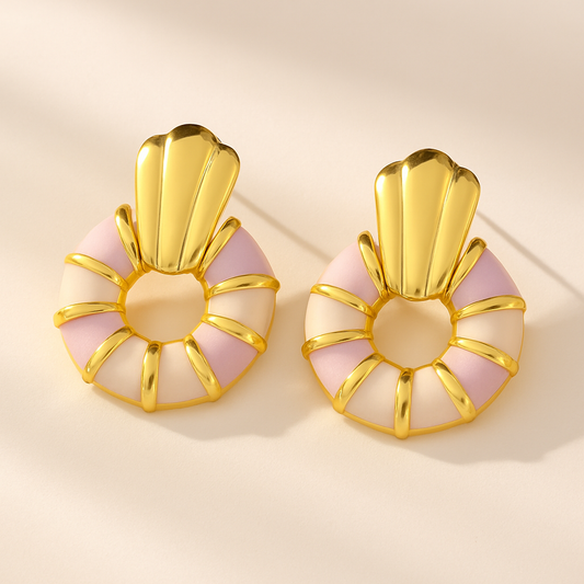 Aretes Retro – Diseño Artístico Multicolor en Acabado Dorado