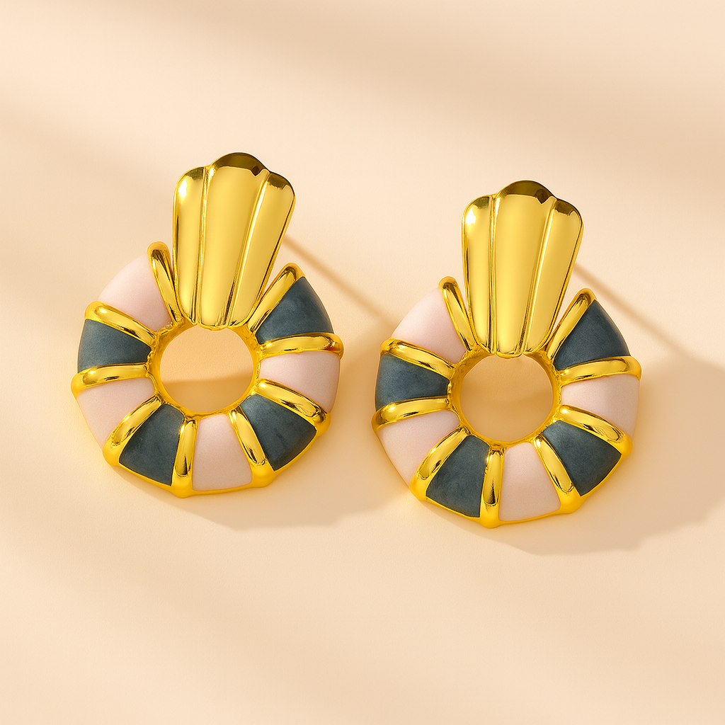 Aretes Retro – Diseño Artístico Multicolor en Acabado Dorado