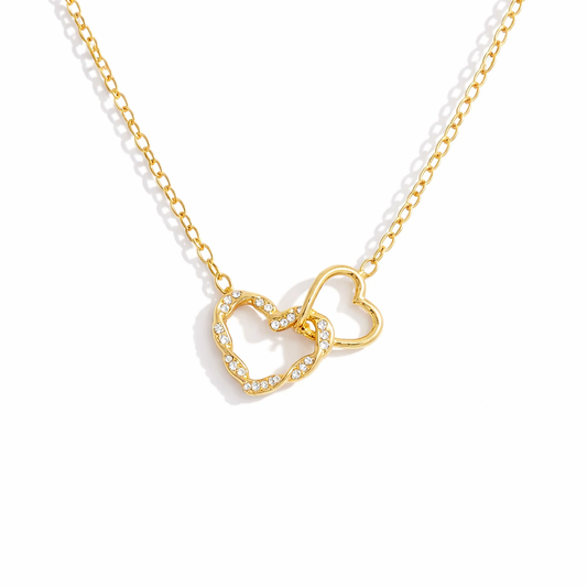 Collar Corazón Dorado con Doble Corazón Entrelazado