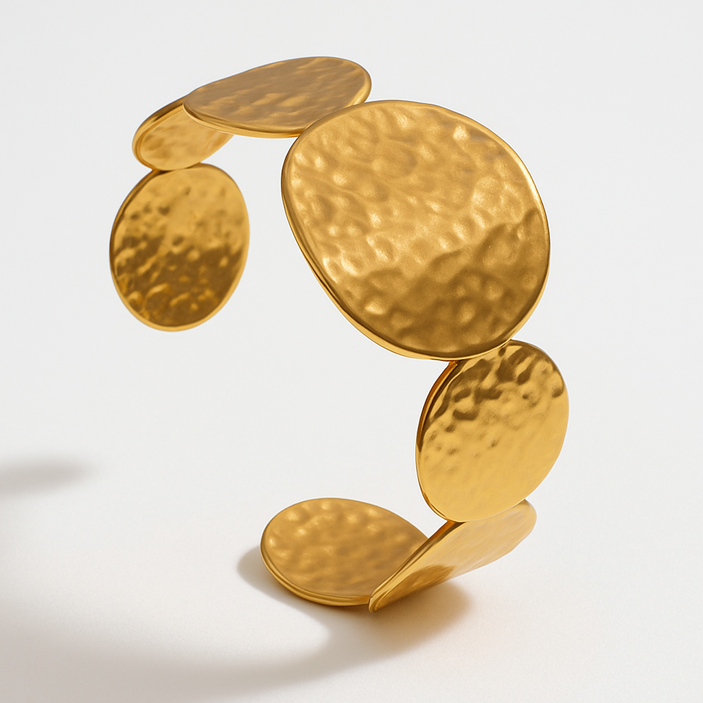 Brazalete Carlina – Diseño Escultórico de Discos Martillados en Dorado o Plateado