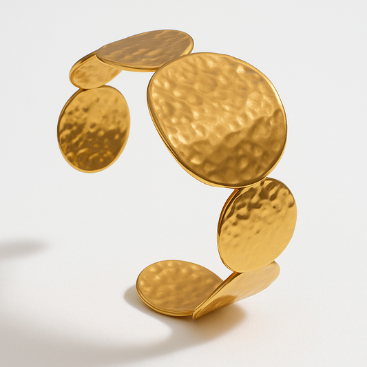 Brazalete Carlina – Diseño Escultórico de Discos Martillados en Dorado o Plateado