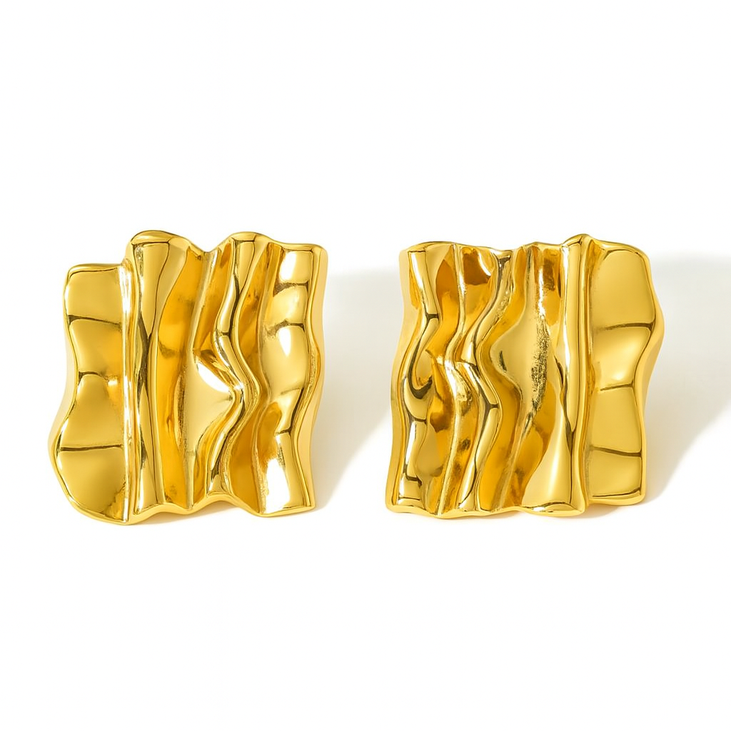 Aretes California – Diseño Escultórico con Pliegues Orgánicos en Dorado y Plateado