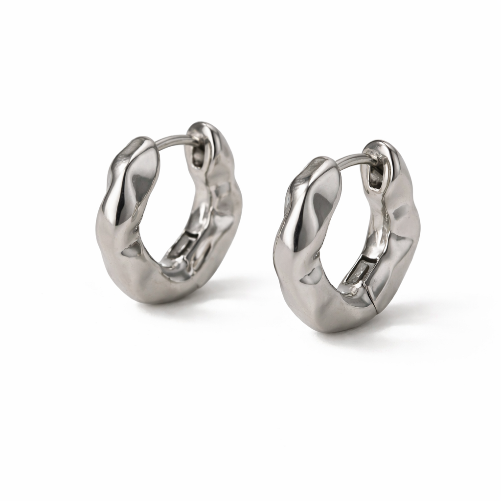 Aretes Carrizal – Argollas Doradas de Diseño Escultural con Acabado Espejo de Alto Brillo