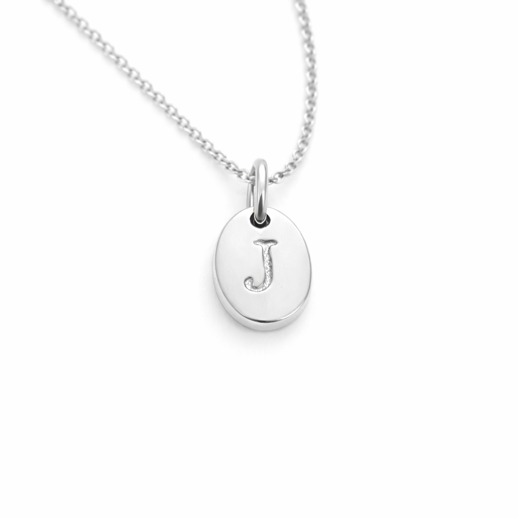 Collar Julia Ovalada Inicial 40 cm + 5 cm extensión