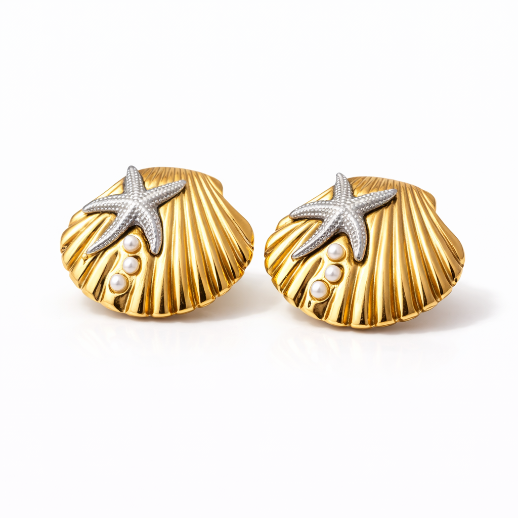 Aretes Conchal – Studs Grandes Escultóricos Dorados con Perlas Sintéticas Incrustadas