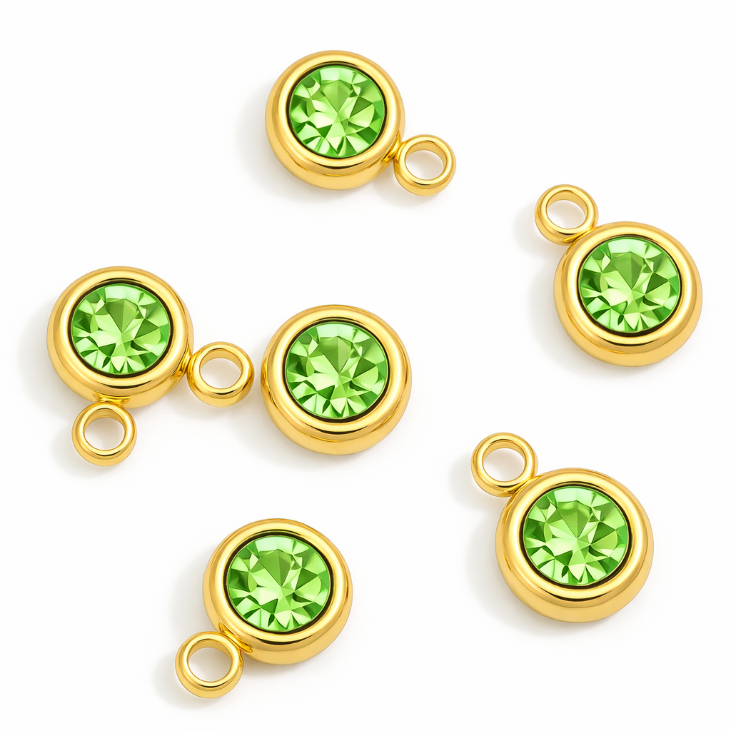 Charm Perla Azul Mar, Rojo Pasión, Rosa, Verde Esmeralda y Blanco Reluciente – Elegancia Delicada en Acero Dorado