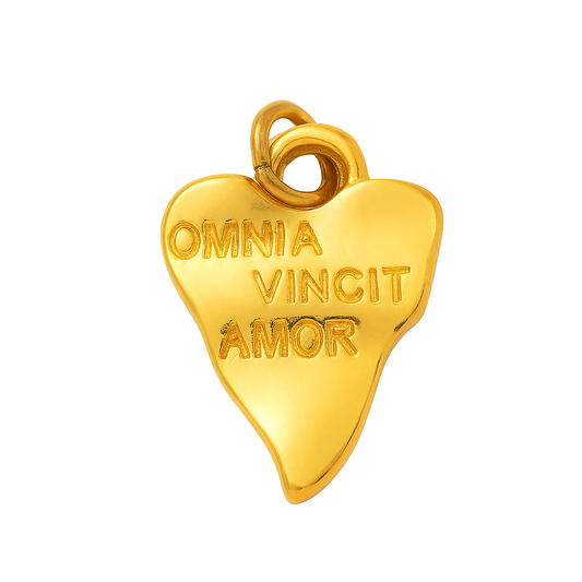 Charm Amor – Símbolo Clásico en Acero de Titanio con Acabado Dorado Brillante