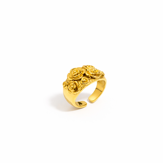 Anillo Floral Dorado de Banda Ancha con Relieves de Rosas – Acero de Titanio