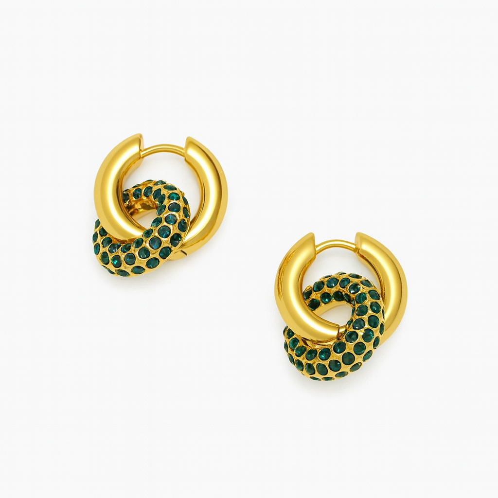 Aretes Catalina – Diseño Escultórico en Titanio Dorado con Perlas, Verde Esmeralda o Circonitas Blancas
