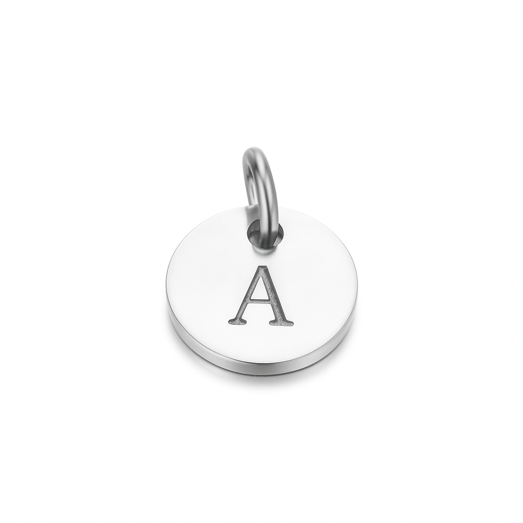 Charm Placa Circular Unisex Inicial A–Z – Personalizable en Acero de Titanio Plateado