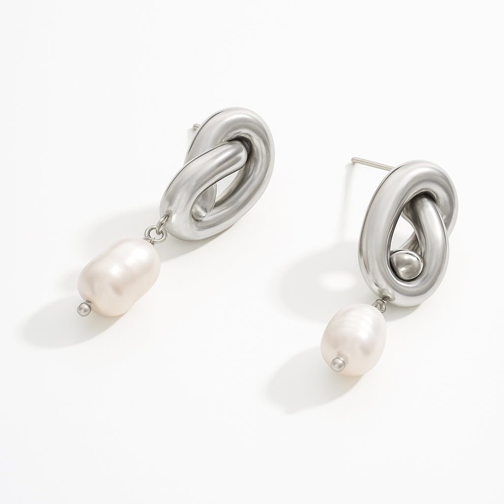 Aretes Altea – Diseño Escultórico en Dorado y Plateado con Perla Barroca Natural