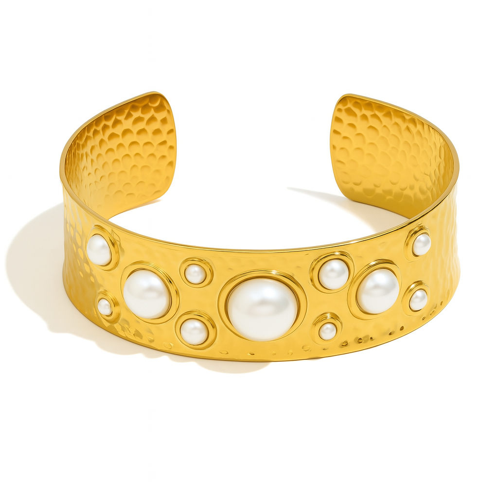 Brazalete Cataluña Dorado con Perlas – Elegancia Escultural