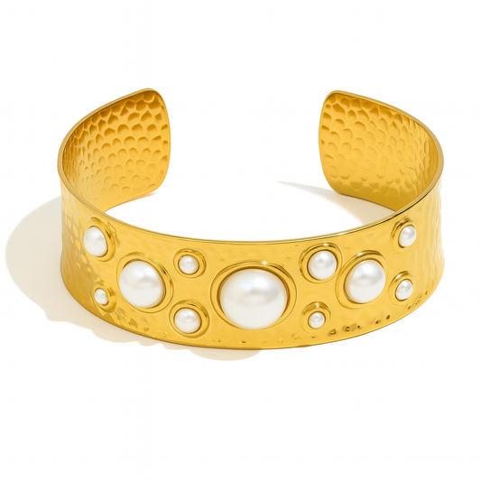 Brazalete Cataluña Dorado con Perlas – Elegancia Escultural