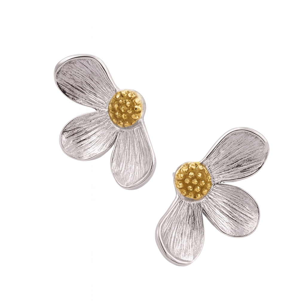Aretes Pétalos – Flor Estilizada en Titanio Dorado, Plateado y Bitono con Centro Martillado