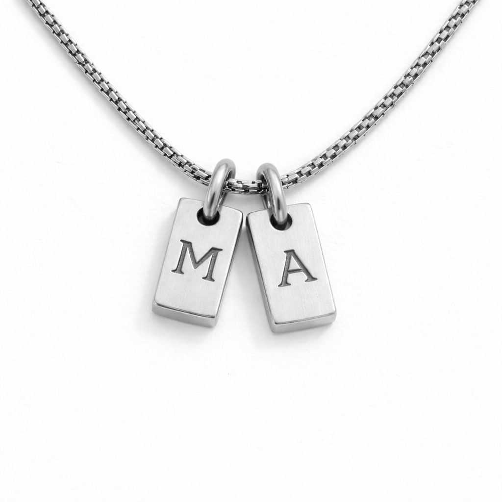 Collar Tubular de Caballero Plateado con Placa Grabada