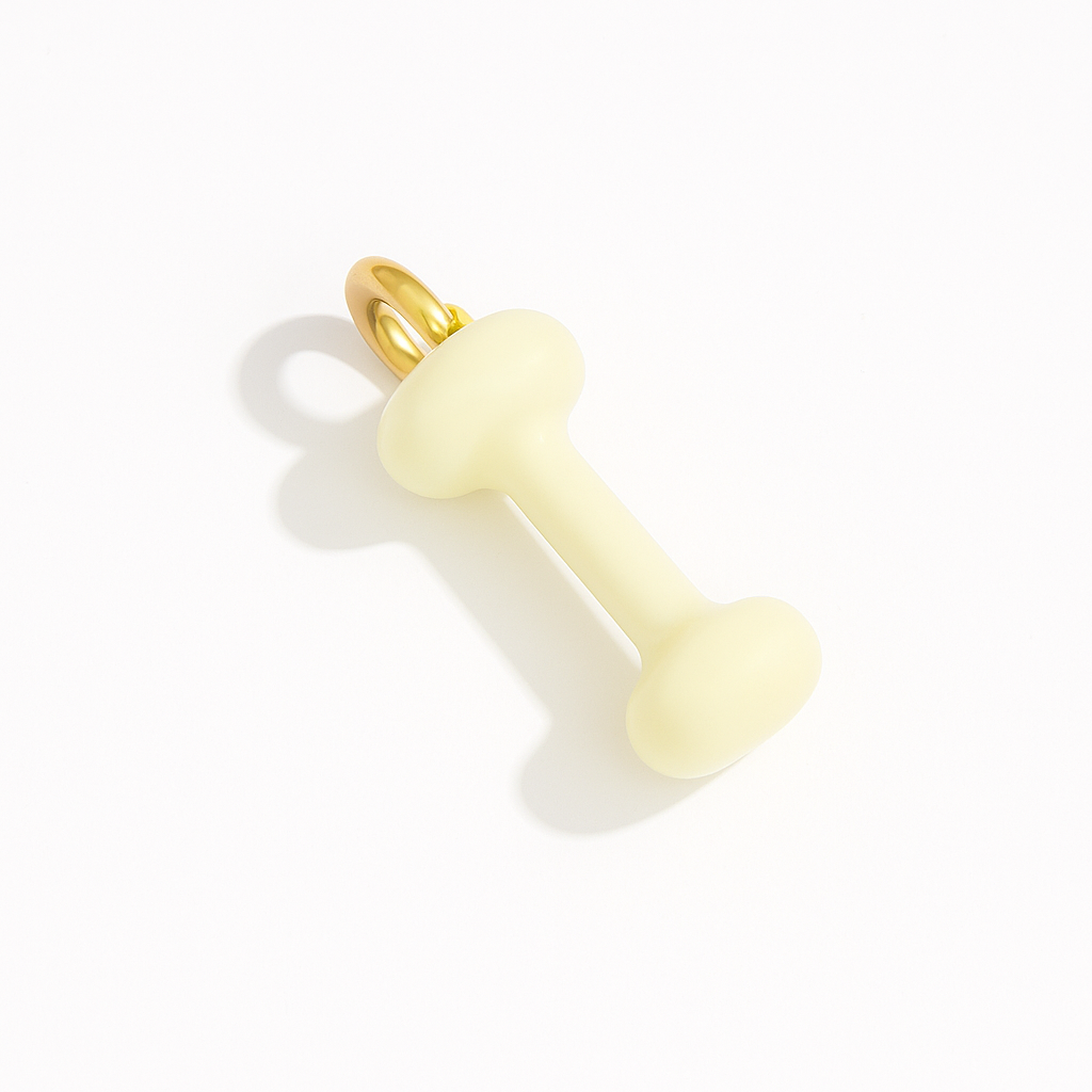 Charm Mini Mancuerna Pastel Dorado – Diseño Moderno en Titanio con Esmalte Multicolor y Acabado Brillante