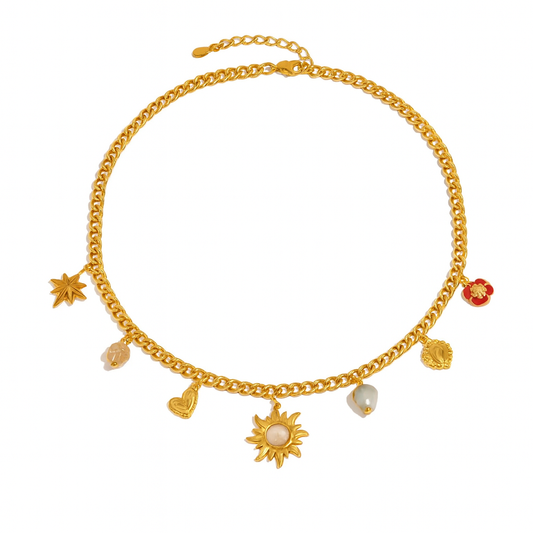 Collar Vermut – Diseño Simbólico Dorado con Dijes Decorativos y Perlas Naturales