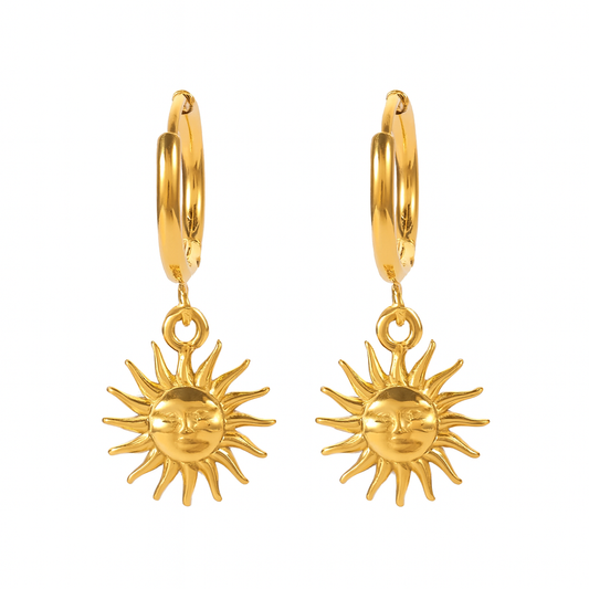 Aretes Sol – Diseño Radiante en Titanio Dorado y Plateado Ahumado con Charm de Sol Esculpido