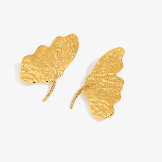 Aretes Mariposa Dorados – Diseño Orgánico con Acabado Pulido Espejo