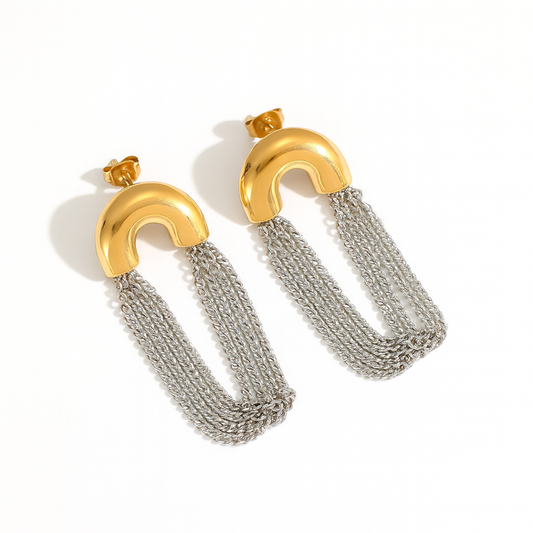 Aretes Herradura Bicolor – Base Dorada con Cadenas Plateadas Colgantes