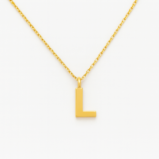 Charm Letra Inicial Pequeña Dorada – Personaliza tu Joyería en Acero de Titanio