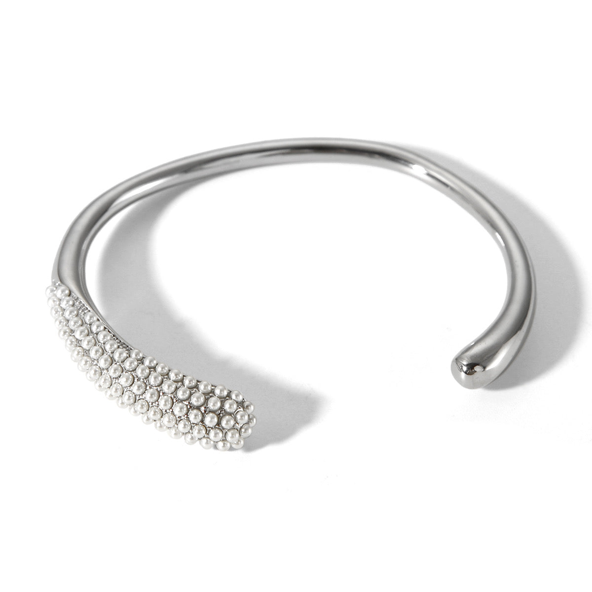 Brazalete Amaranto Plateado de Acero de Titanio – Fino, Hipoalergénico y Resistente al Agua