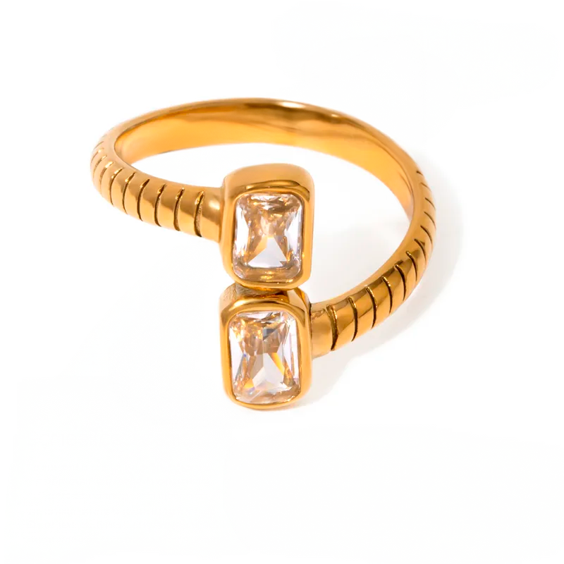 Anillo Dorado Ajustable Brillante de Acero de Titanio | Elegancia Minimalista