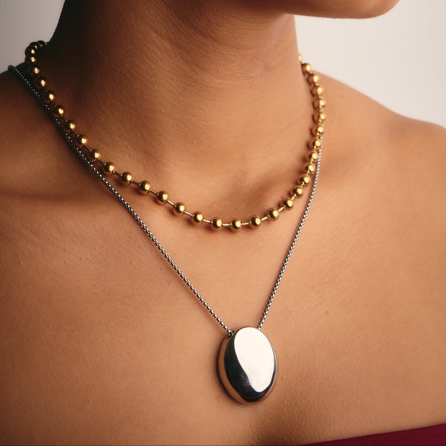 Collar Medalla Grande  Dorado y Plateado con Dije Ovalado Espejo