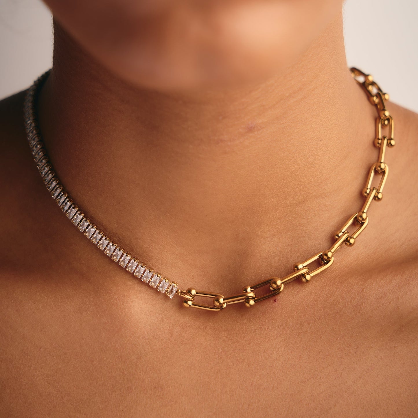 Collar Galilea Bicolor Dorado con Eslabones de Cristales
