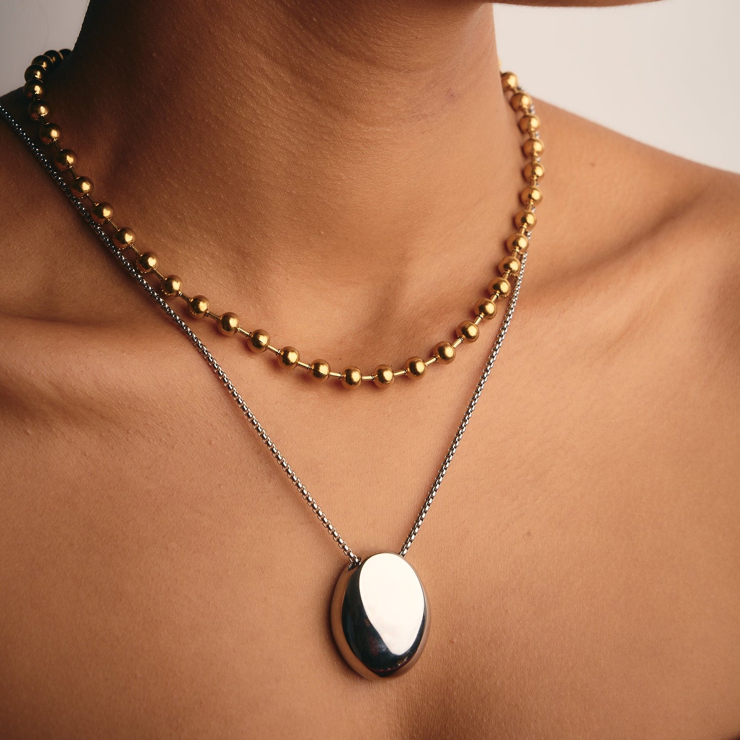 Collar Bambalina Bicolor Dorado y Plateado de Cuentas Esféricas