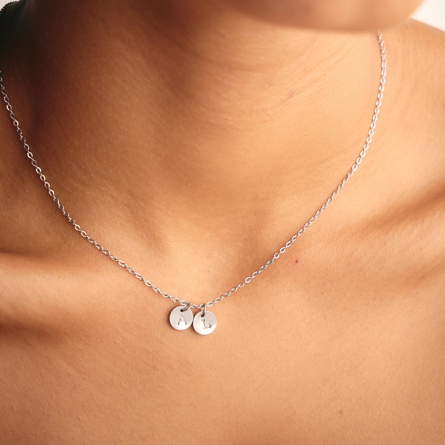 Collar Julia Circular Inicial 40 cm + 5 cm extensión