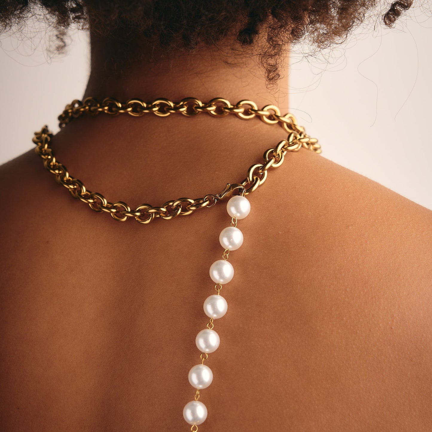 Collar Marbella Dorado con Perlas y Corazón