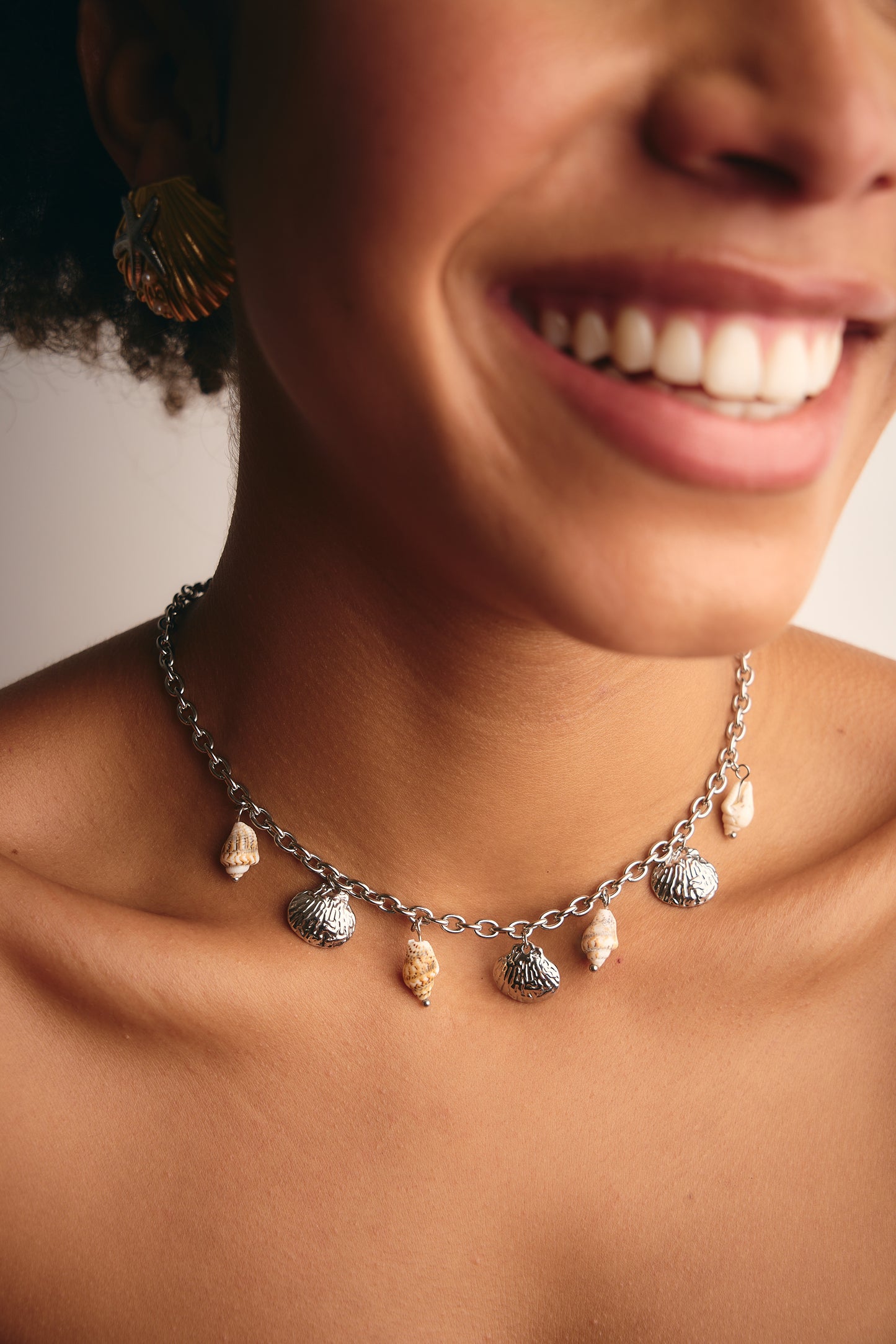 Collar La Concha Dorado y Plateado – Inspiración Marina con Conchas y Caracoles Naturales
