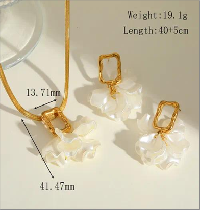 Recubrimiento de iones (IP) Chapados En Oro De 18K Irregular Geométrico Pétalo Acero inoxidable 304 Elegante Lindo Retro Enchapado Embutido Pendientes Collar Dorado