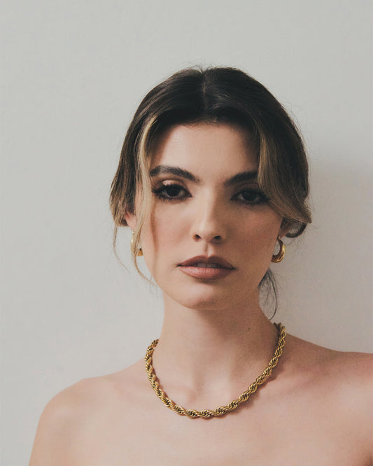 Collar Cordon Roma de Acero de Titanio – Eslabones Trenzados Dorados, Elegante y Atemporal