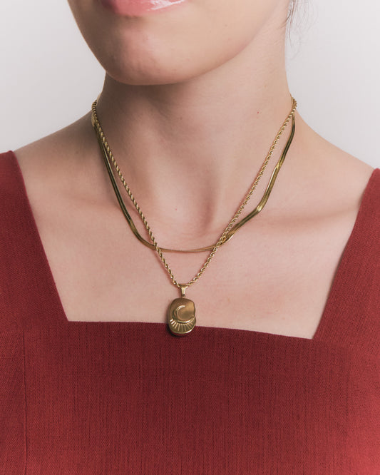 Collar Flat de Acero de Titanio – Cadena Plana Dorada, Hipoalergénico y Ajustable