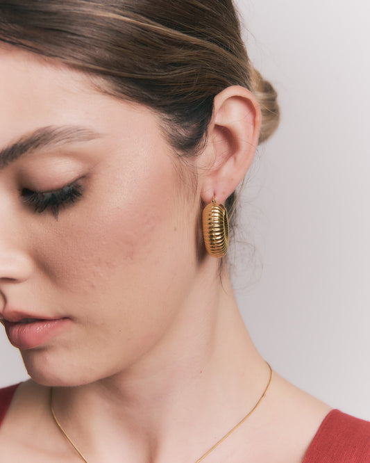 Aretes Antonieta - Doradas con texturas grandes