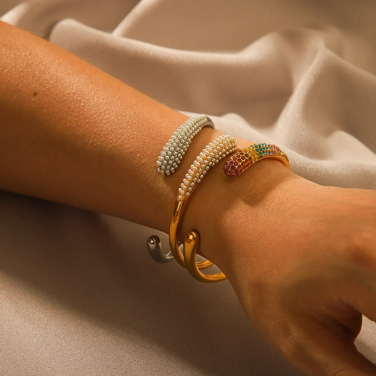 Brazalete Amaranto Plateado de Acero de Titanio – Fino, Hipoalergénico y Resistente al Agua